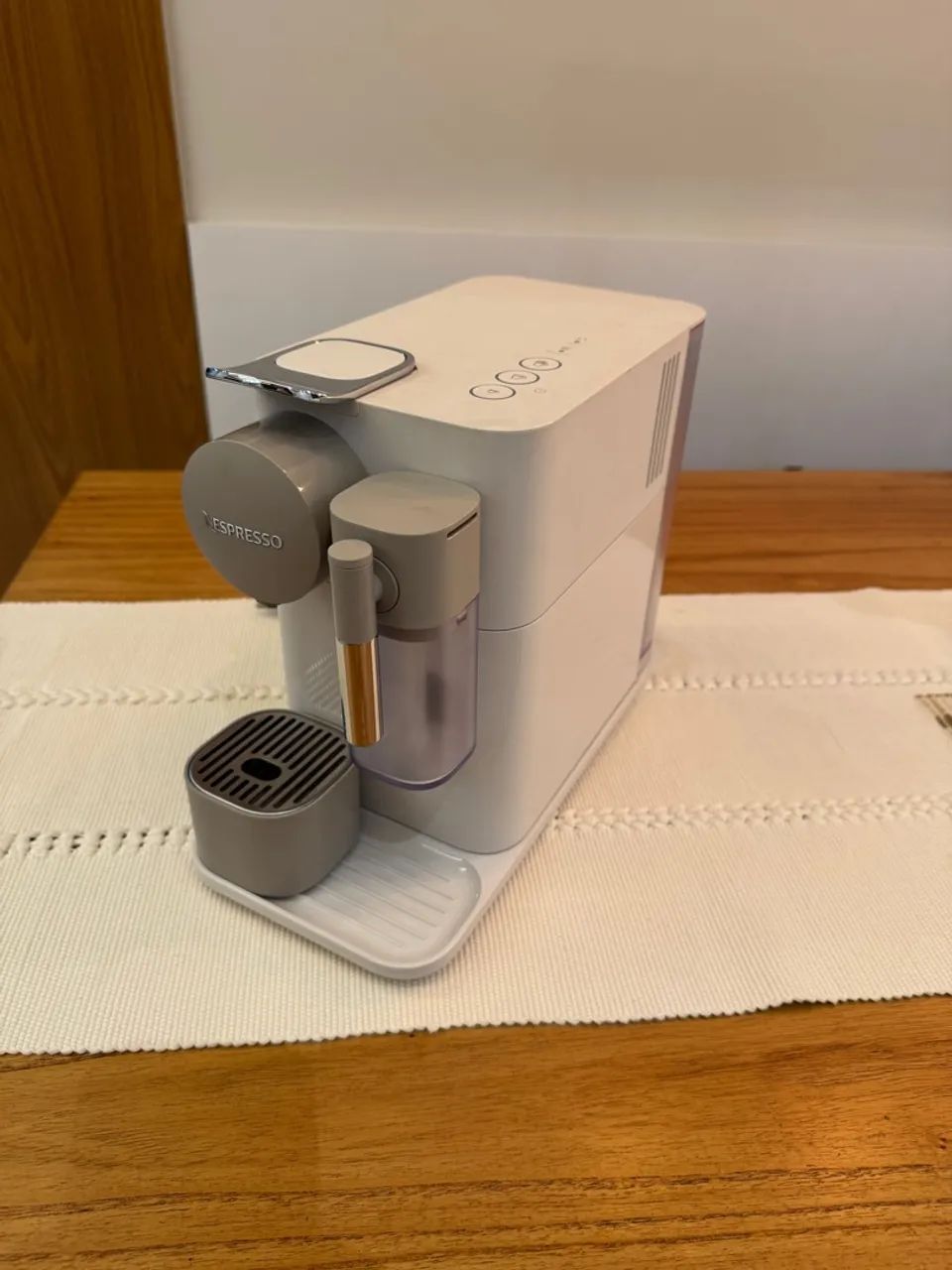 Máquina Nespresso Lattissíma 110V - Bege