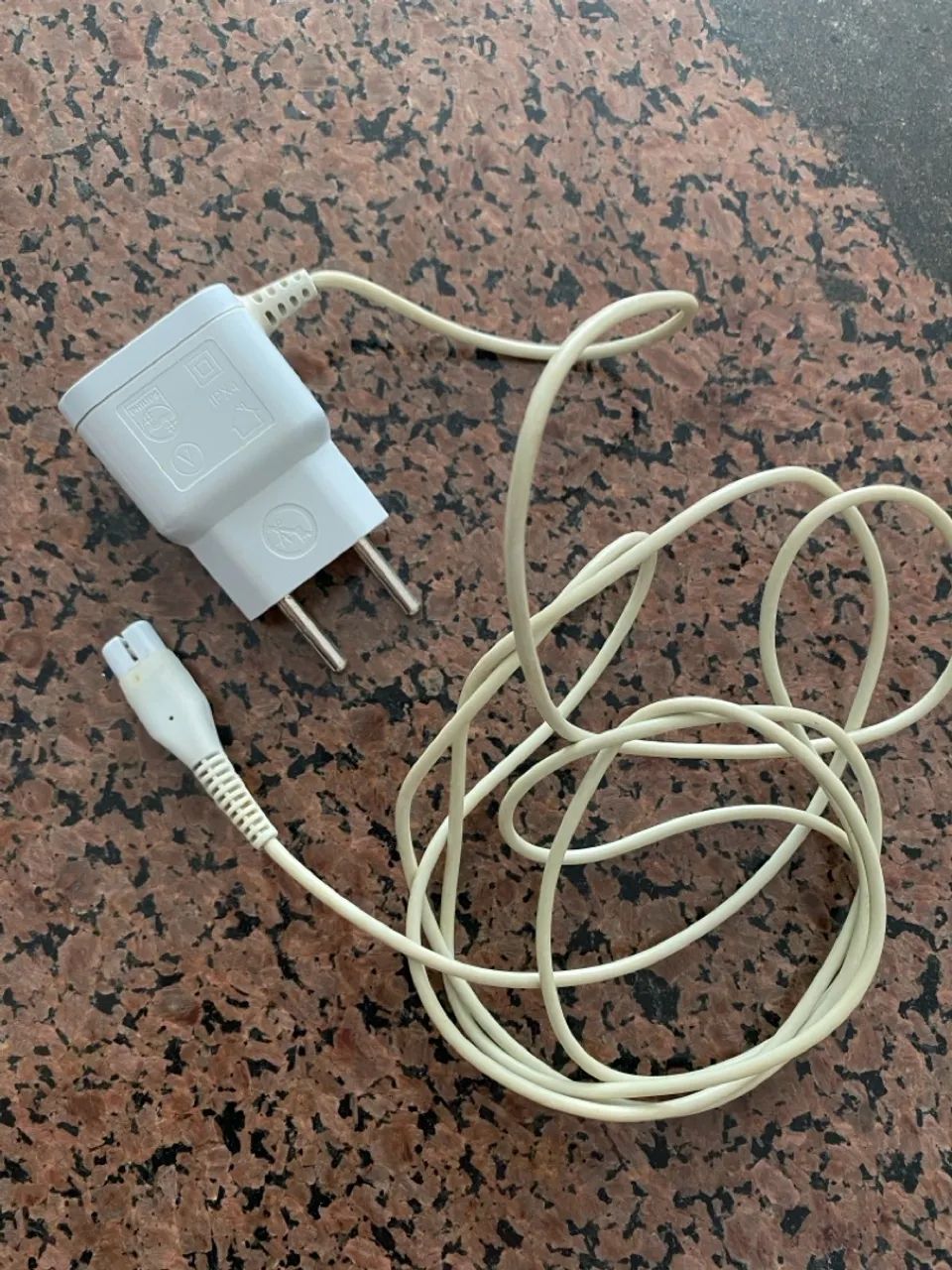 Aparador de Pelos Philips mais carregador - Foto 4