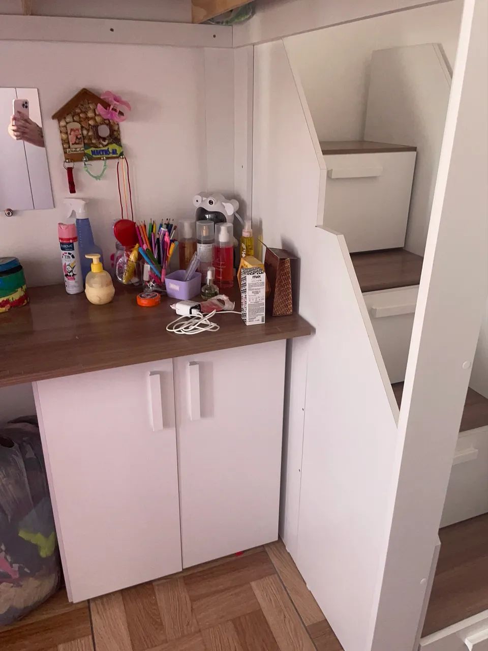 Cama suspensa com escada e escrivaninha  - Foto 4
