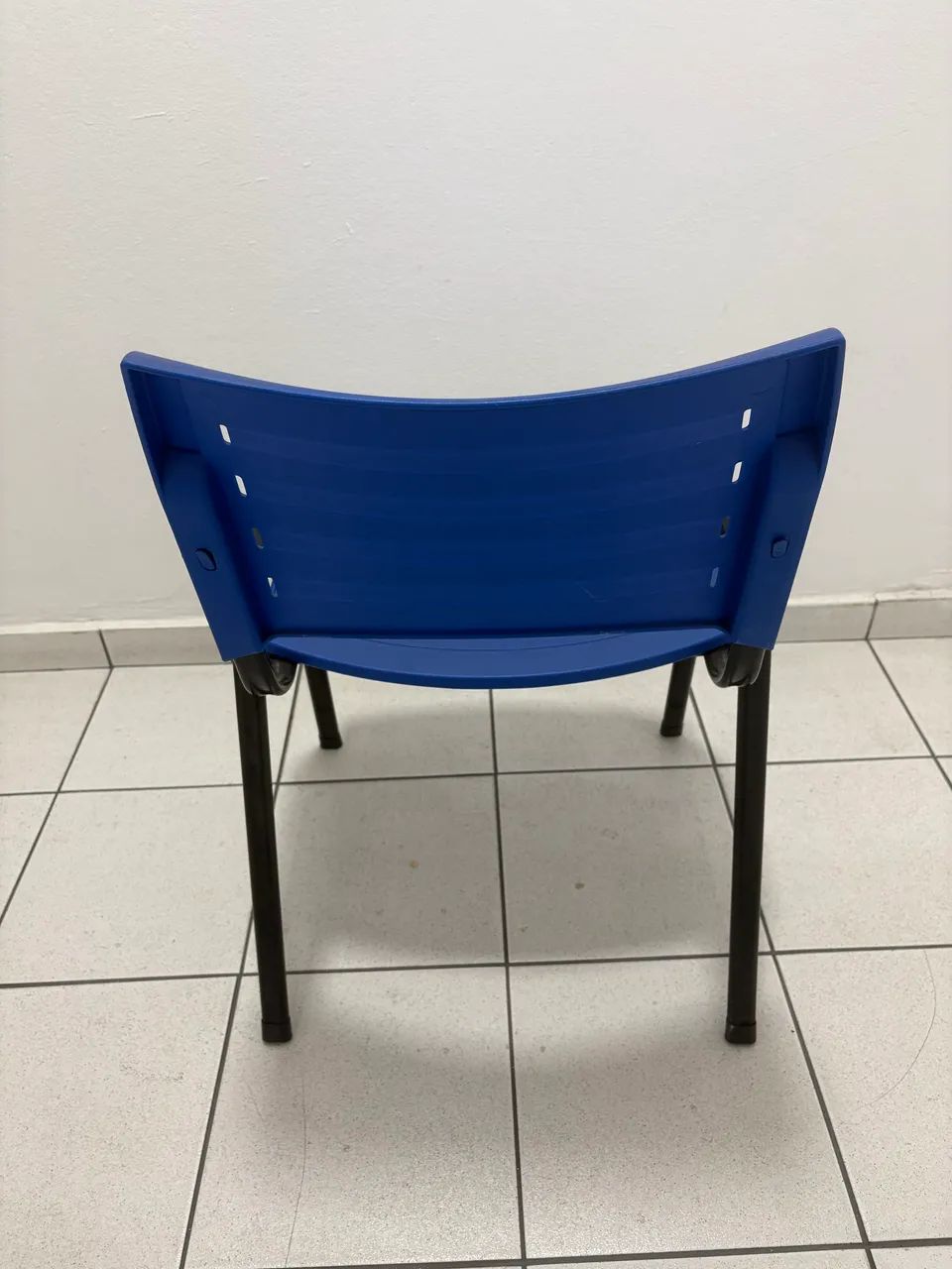 Cadeiras ISO - escritório plástica  - Foto 2