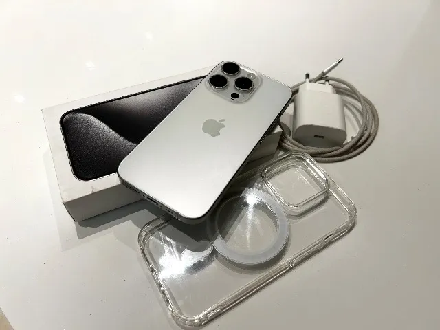 iPhone 15 Pro (impecável)