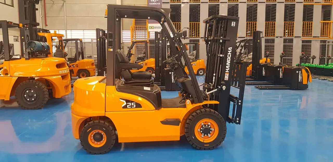 EMPILHADEIRA HANGCHA CPQD25 DIESEL ZERO ! TRIPLEX COM DESLOCADOR