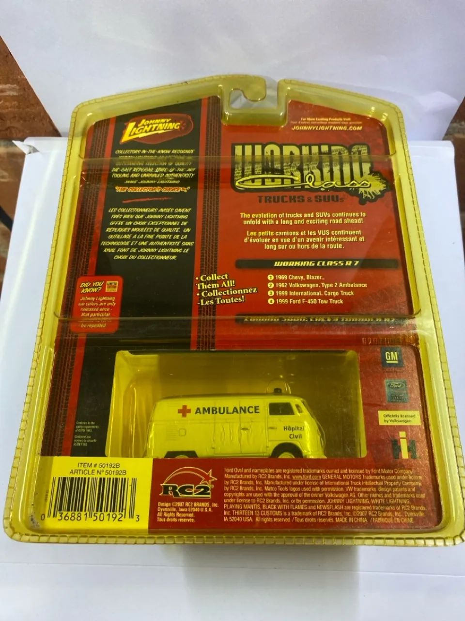 Johnny Lightning Kombi Ambulância com placa - Foto 2