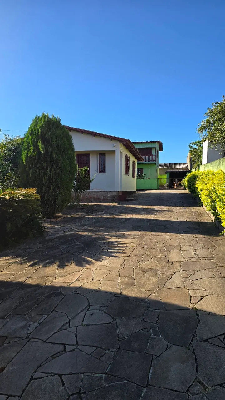 Aceita ofertas! 600m2, duas casas, arborizado. Escriturada. Troco ou vendo.