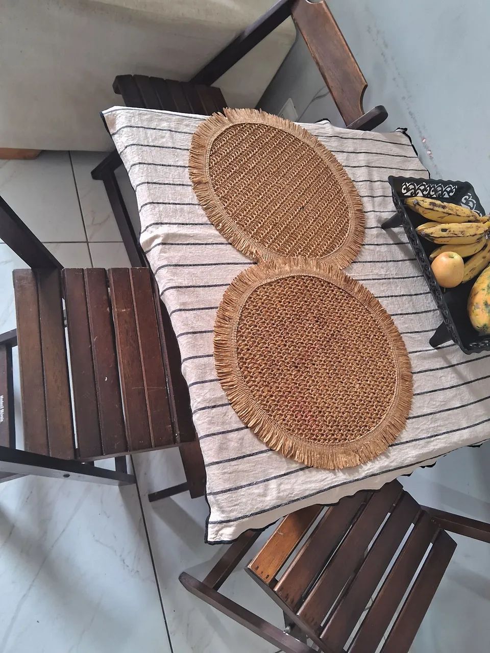 Mesa com 3 cadeiras madeira 