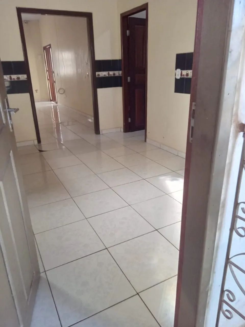 Casa para alugar - ampla, murada e com área de lazer - Foto 4
