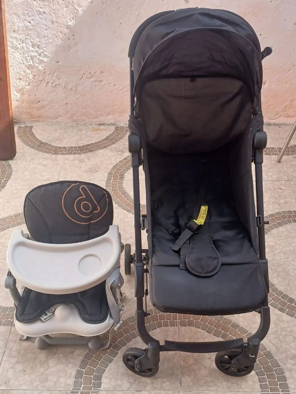 Carrinho e cadeirinha de bebê 