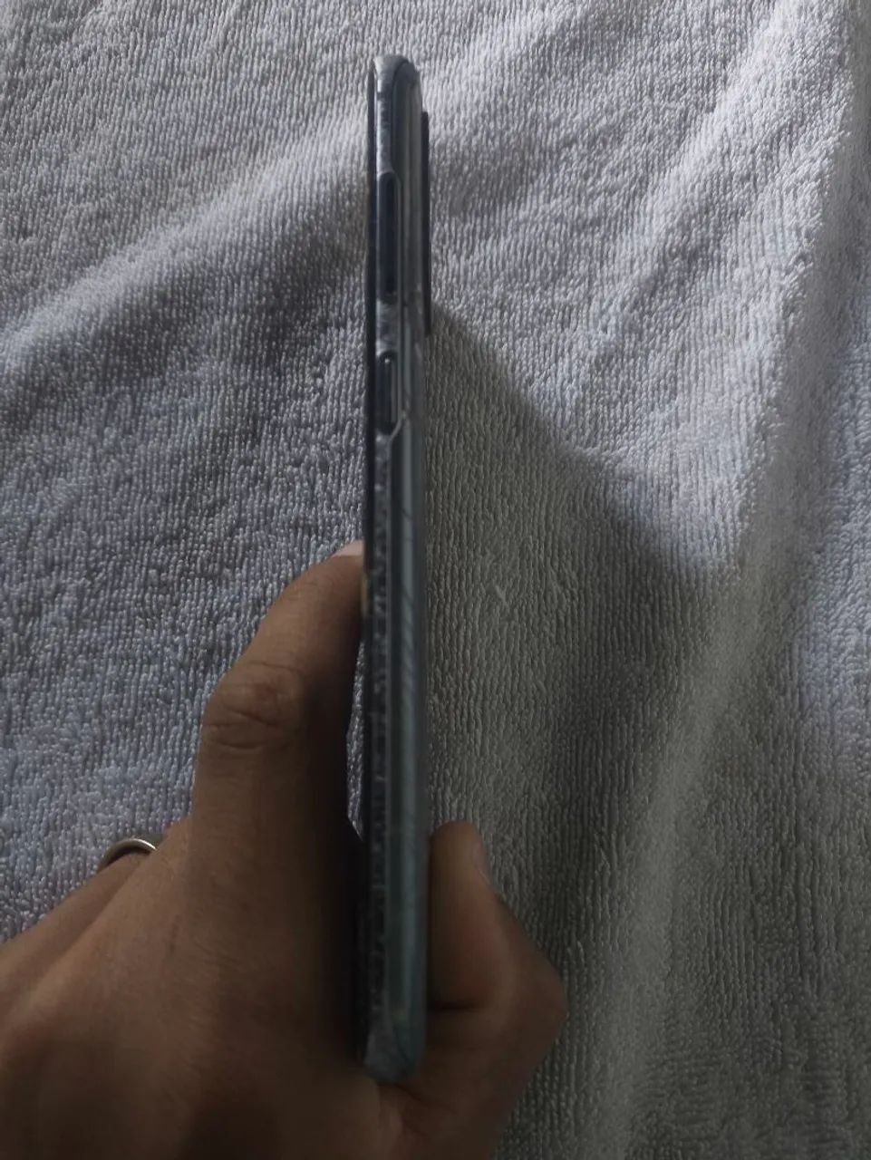 Galaxy S20 com tela quebrada para reutilizar peças - Foto 3