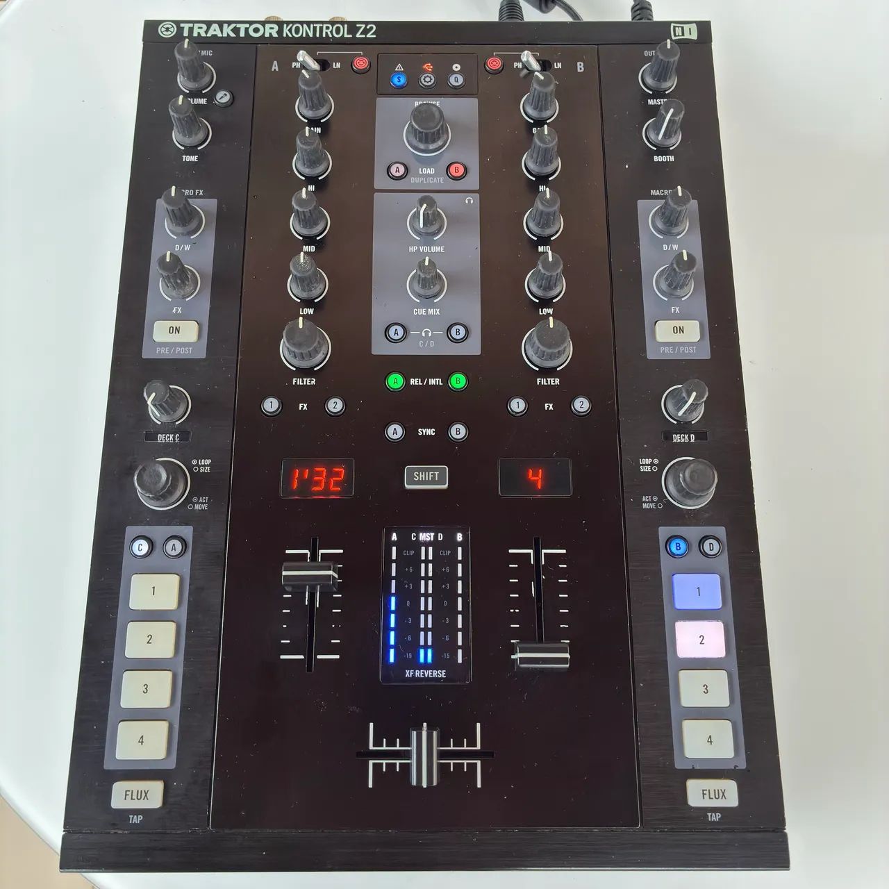 MIXER TRAKTOR SERATO Z2  - Foto 4