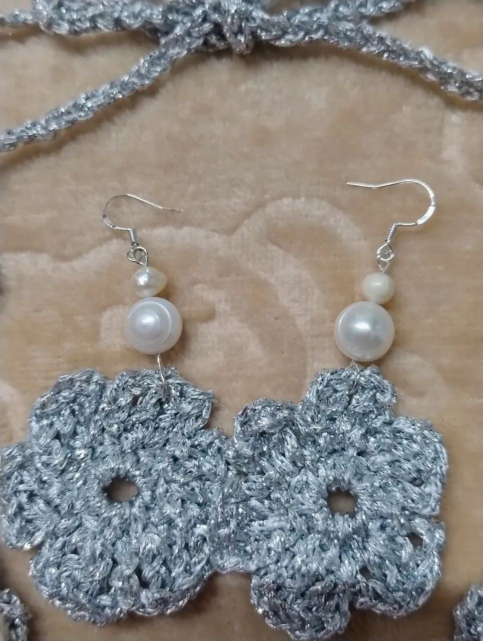 Conjunto de choker e brincos com detalhes em prata 925 e pérolas naturais.prata  - Foto 5