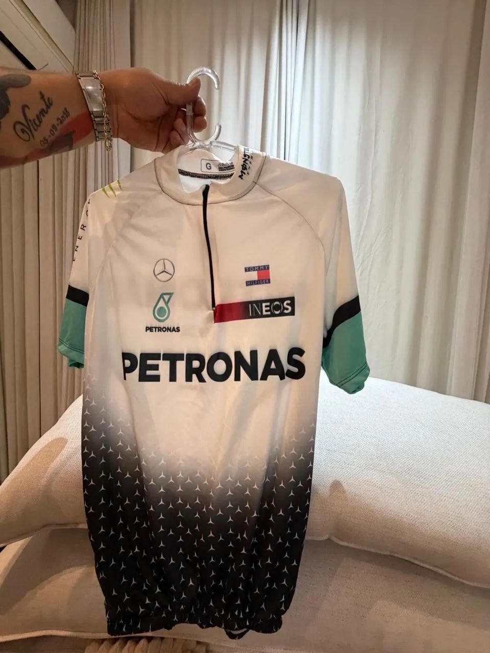 Tênis e roupas  - Foto 3