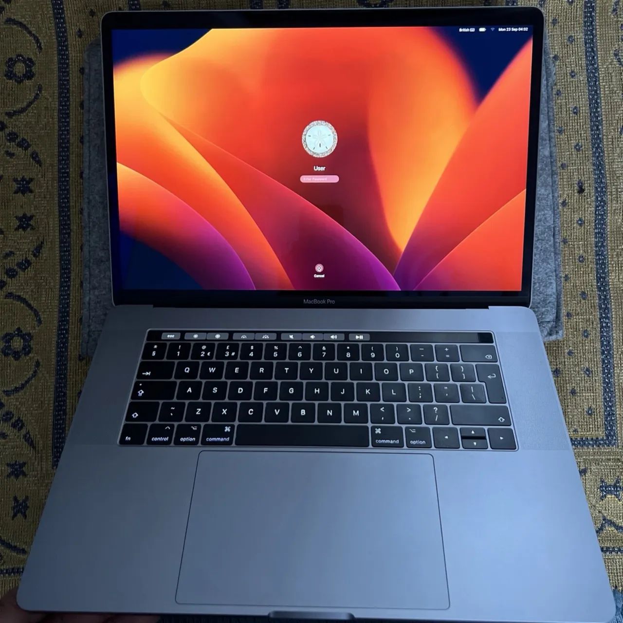 MacBook Pro 2017 i7 16 GB RAM 512GB Ssd 15?