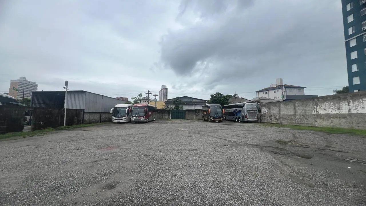 Terreno plano compactado à venda próximo ao centro de São Vicente - Foto 4