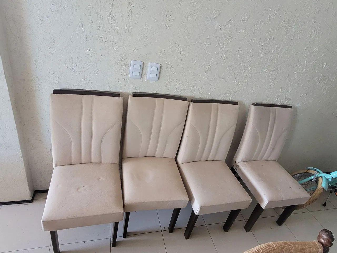 4 Cadeiras de Jantar Estofadas  R$ 199