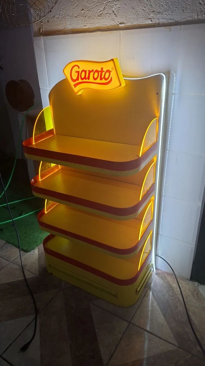 Display garoto luminoso!