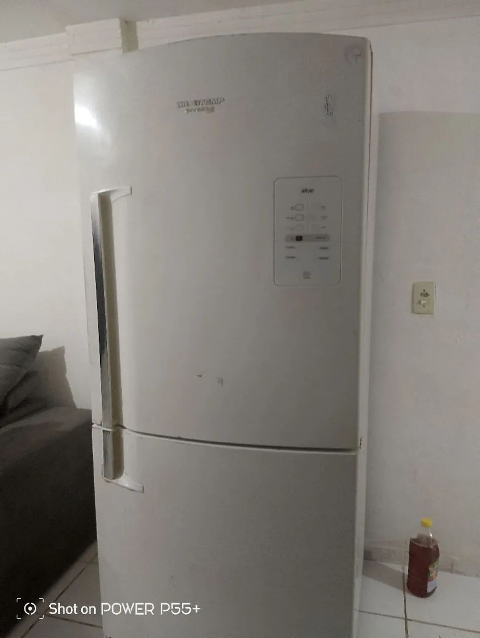Vendo geladeira semi nova  - Foto 3