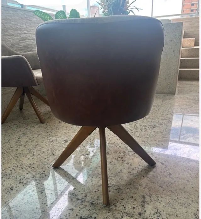 Cadeira / Poltrona Decorativa com Pés de Madeira - Foto 2