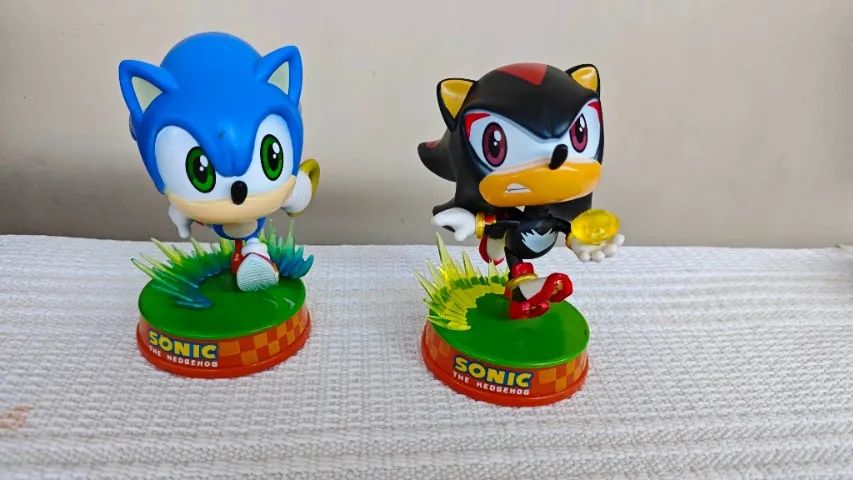 2 bonecos Sonic e Shadow - 11cm - Novos - Foto 2
