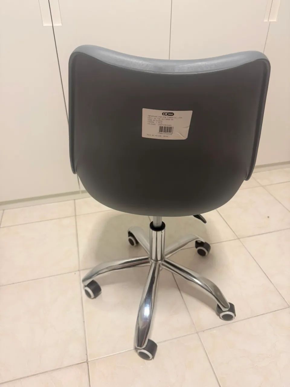 Cadeira com rodinhas para quarto (NOVA)