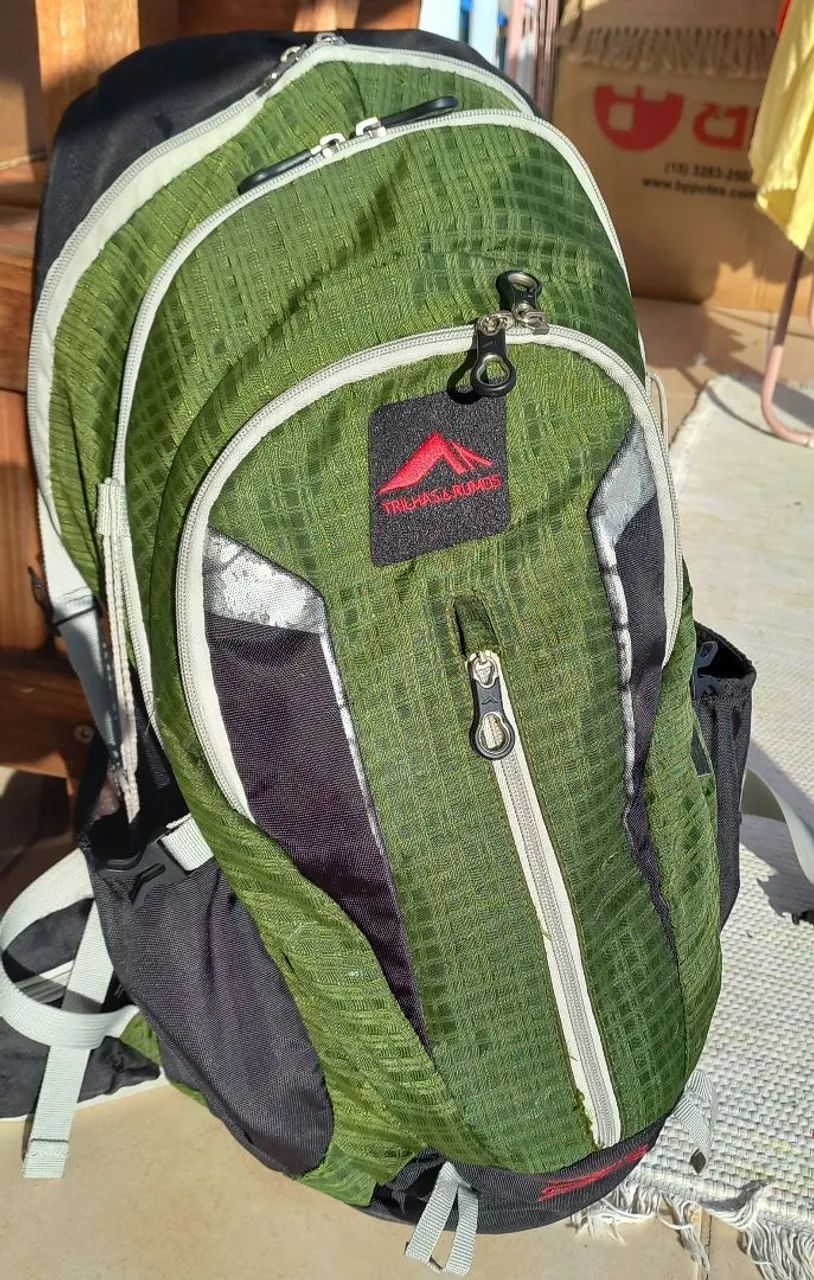 Mochila Commuter 35 litros Trilhas e Rumos Resistente capa