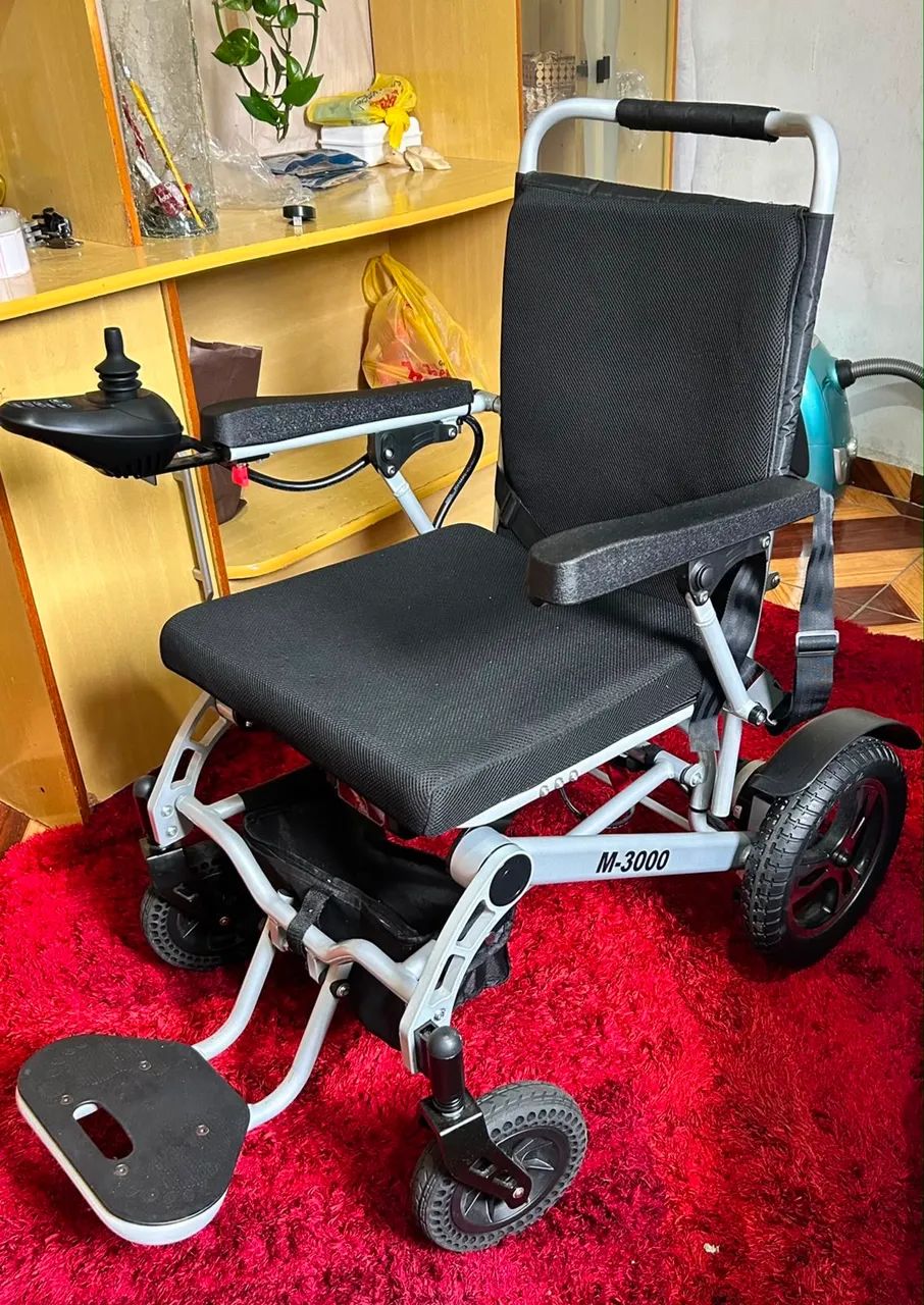 Cadeira de rodas motorizada 