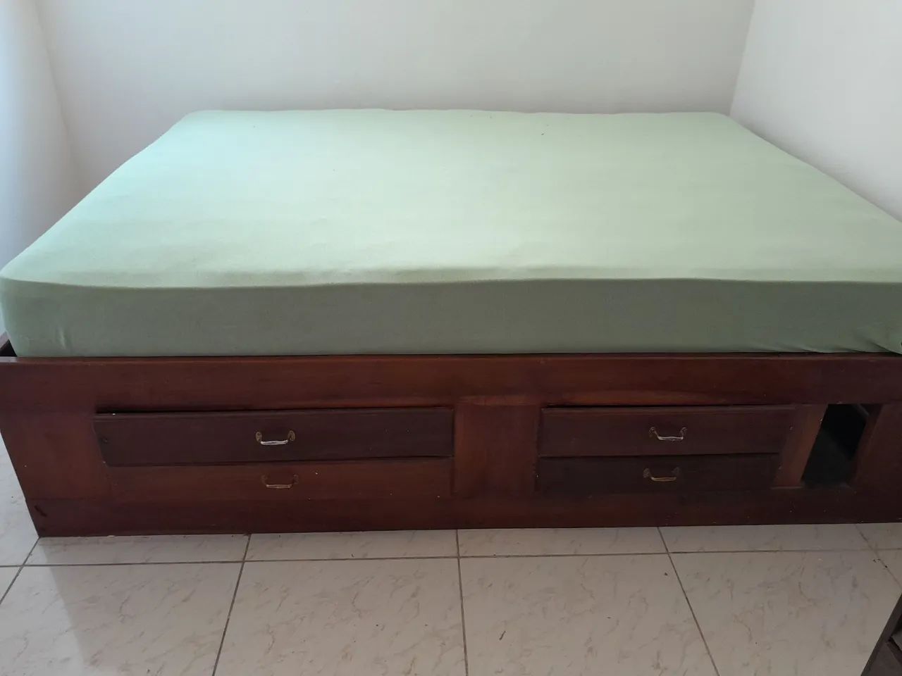 CAMA CASAL MADEIRA IPÊ COM 8 GAVETAS E COLCHÃO COM CAPA. - Foto 3