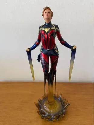 Estátua The Flash DC Gallery - Diamond Select com caixa - Hobbies