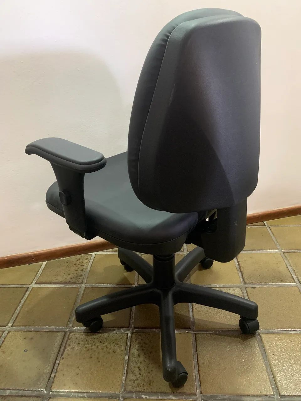 Cadeira com braço giratoria executiva para escritório  - Foto 2