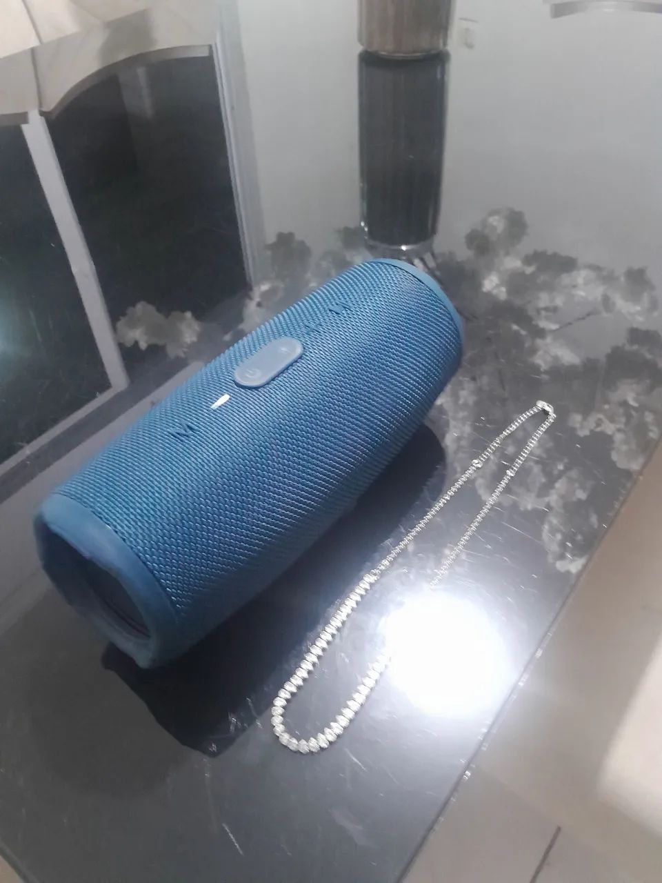 Caixa de som e cordão  Riviera em gotas