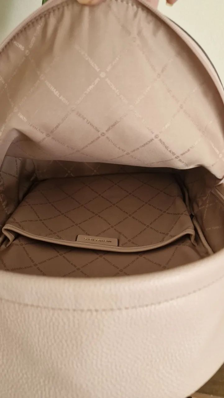 Mochila Michael Kors grande e carteira MK gratis - Foto 4