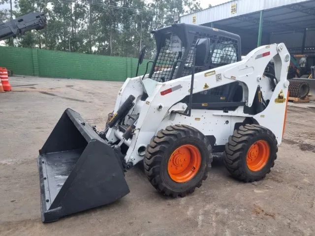 Mini Carregadeira Bobcat S300 - 2010 - Foto 4