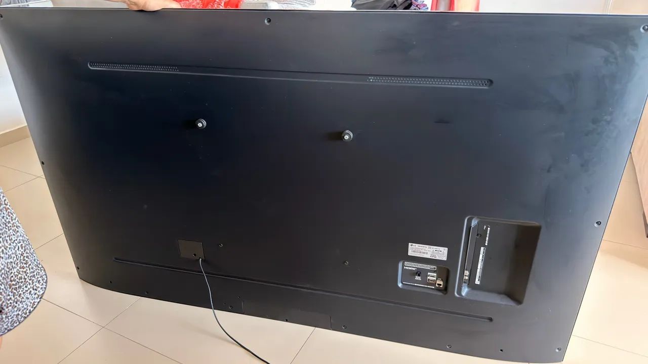 Vendo tv 75 polegadas LG com a tela danificada - Foto 5