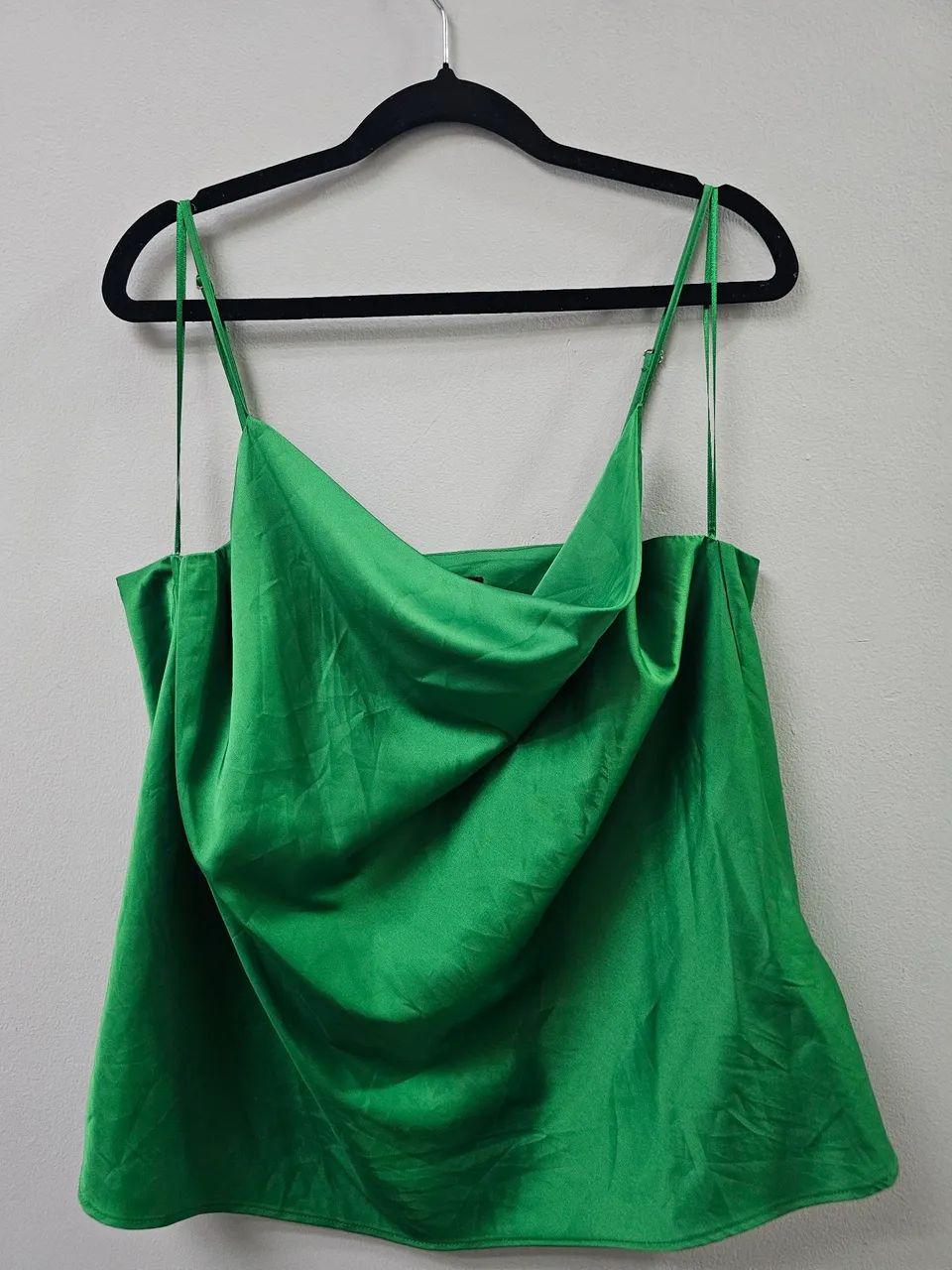 Blusas de alcinhas e croppeds - Foto 2