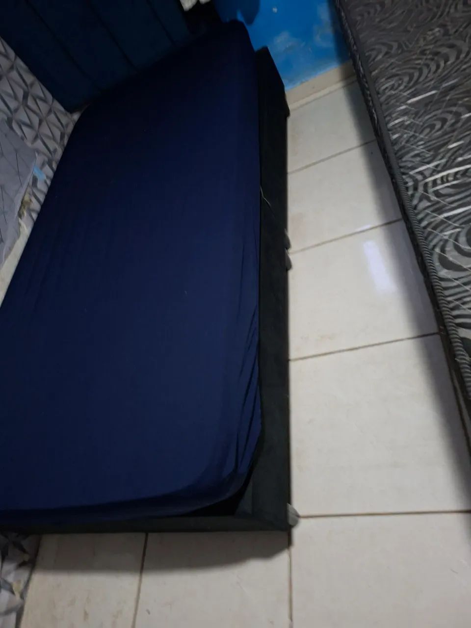 Vendo duas cama box solteiro em perfeito cada uma 150 estado - Foto 2