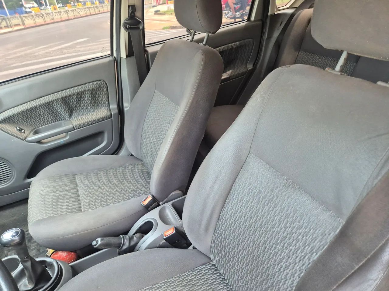 Ford Fiesta Sed. 1.6 8V Flex 4p, foto 12 de 16