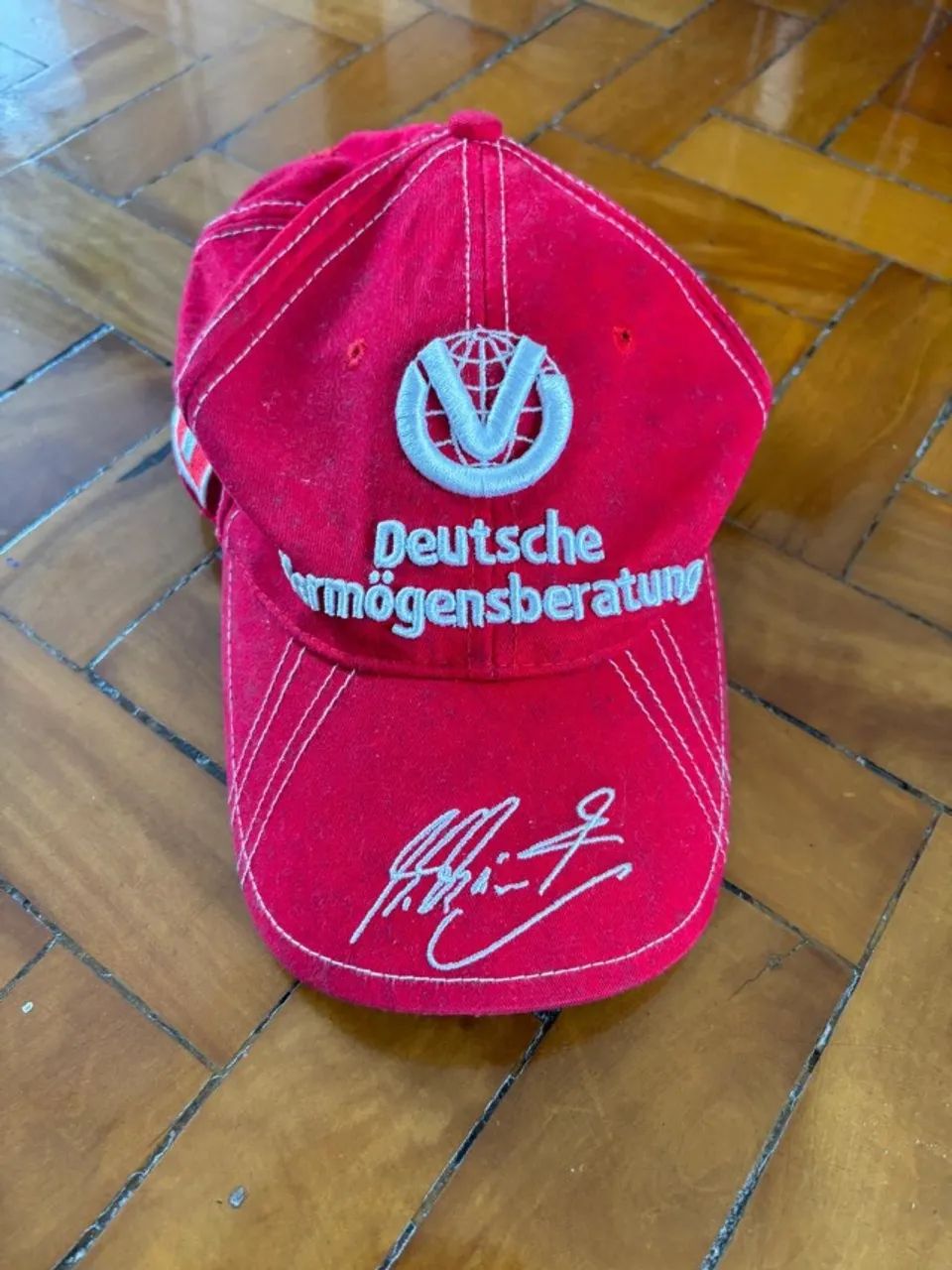 Boné Schumacher 