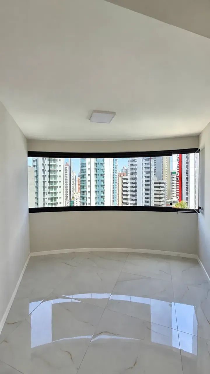 MORE COM ESPAÇO, CONFORTO E ANDAR ALTO COM VISTA DEFNIDA - Foto 2
