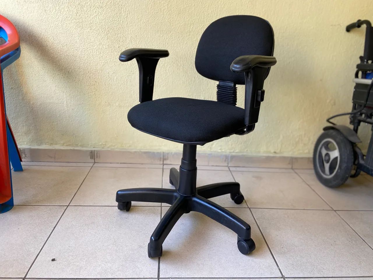 VENDO CADEIRA DE ESCRITÓRIO  - Foto 4