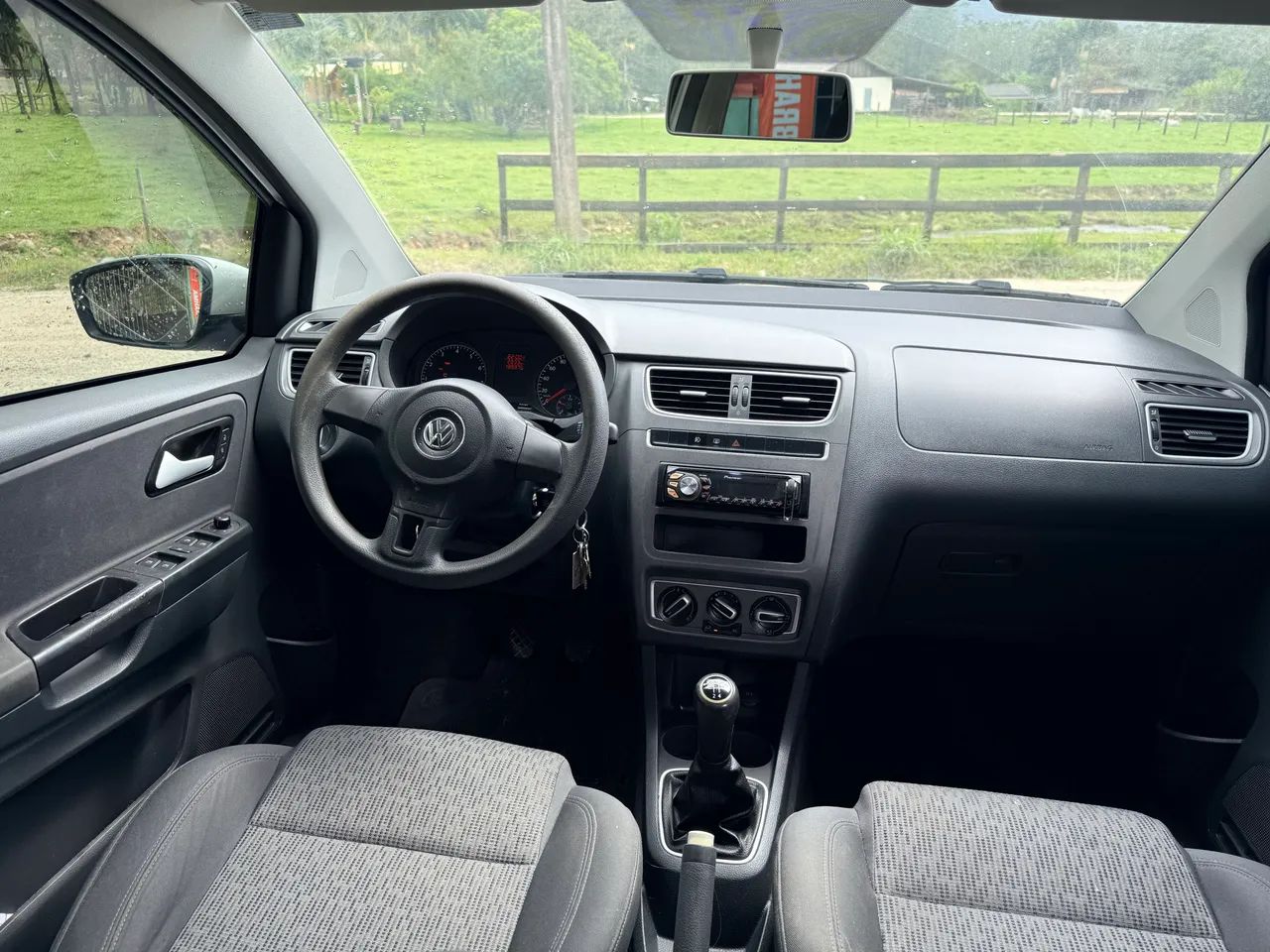 Volkswagen Fox 1.0 MI Total Flex 8V 5P 2014 - Foto 4
