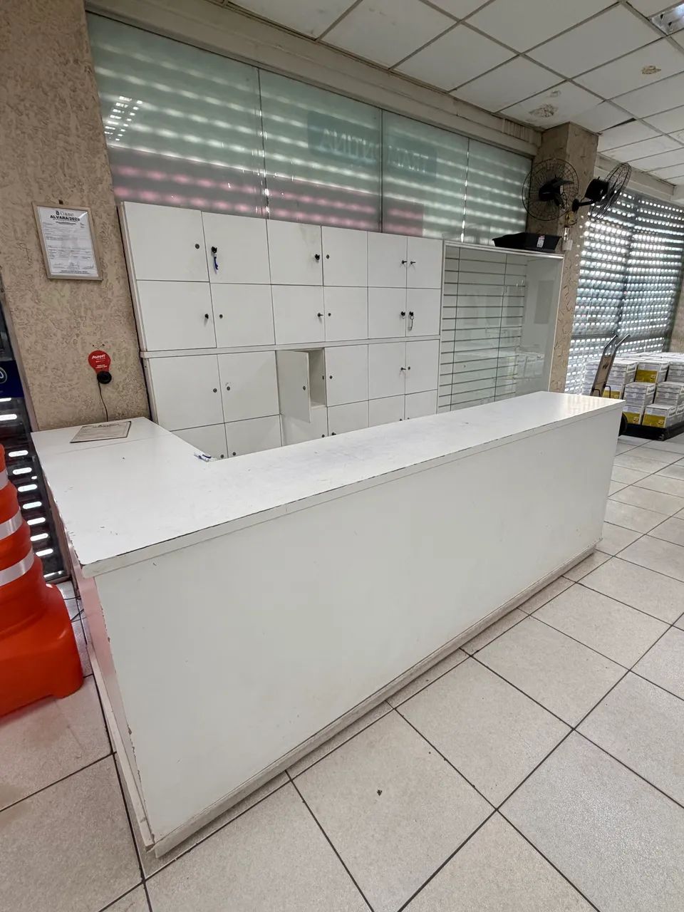 Balcão e vitrine loja