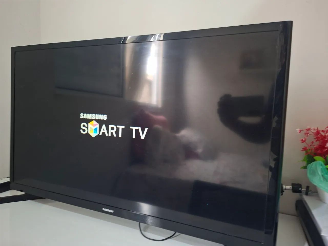 Smart TV Samsung J4300 de 32" - Foto 2