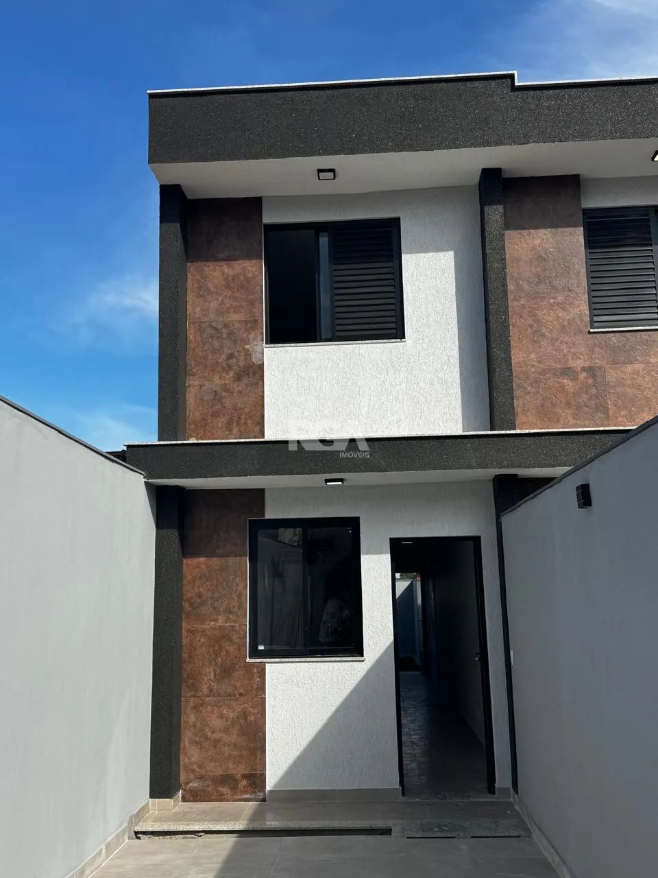 CASA GEMINADA DUPLEX COM 2 SUÍTES E QUINTAL  COPACABANA