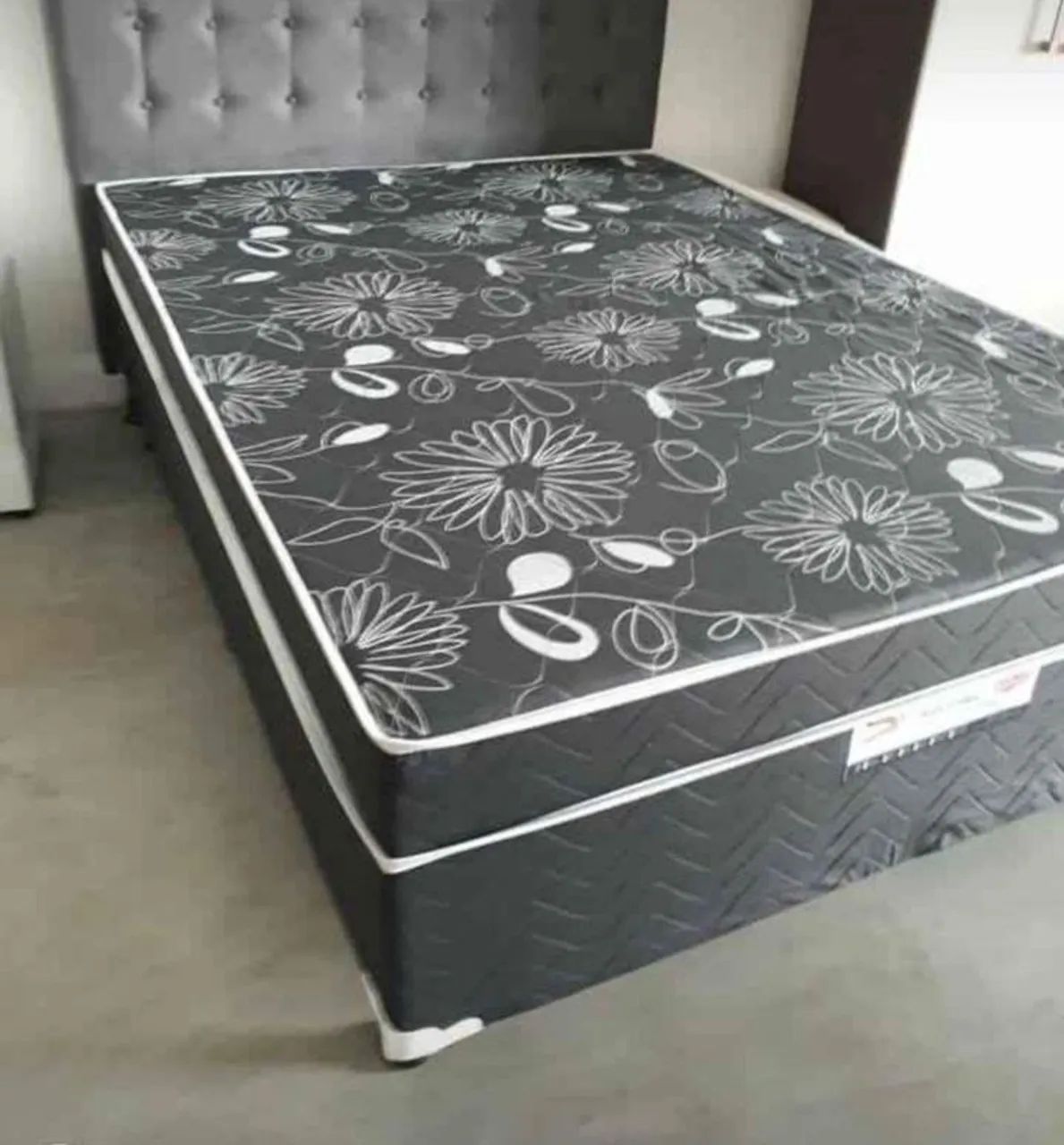 Vendo cama box de casal