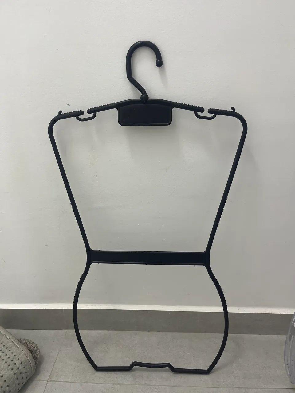 Cabides de acrílico e plástico preto - Foto 2