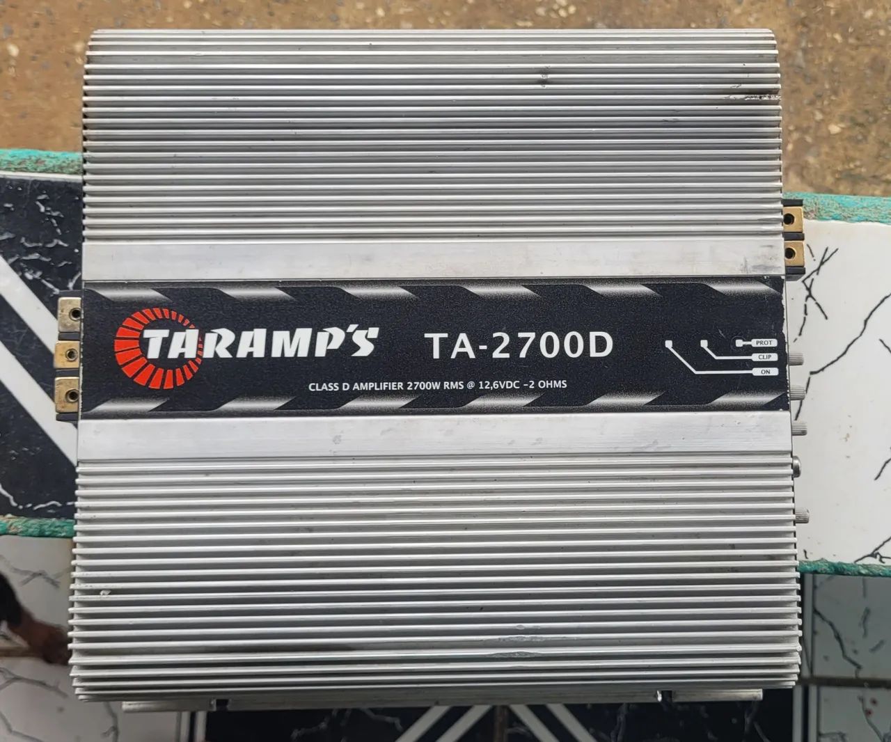Potência taramps modelo TA-2700D.