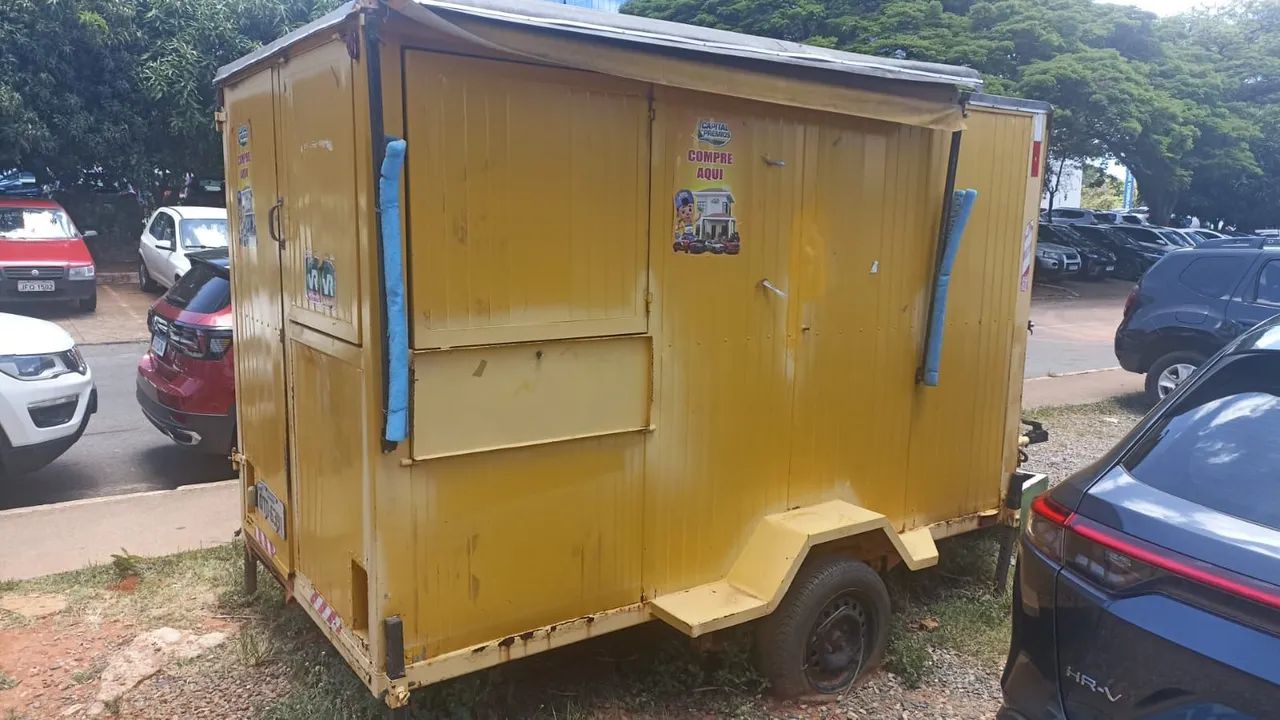 Vende se um trailer 
