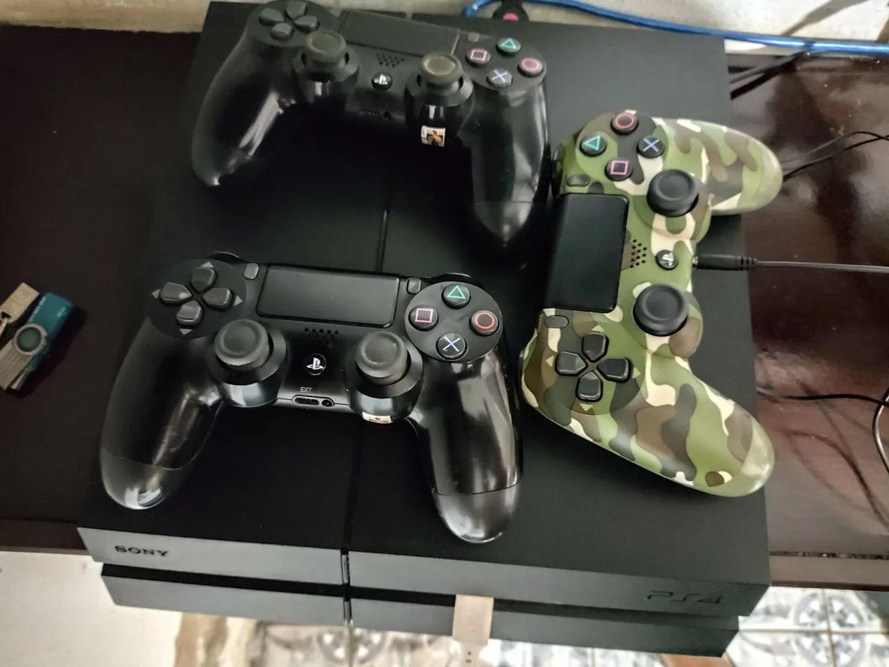 Vendo PS 4, 1TBs