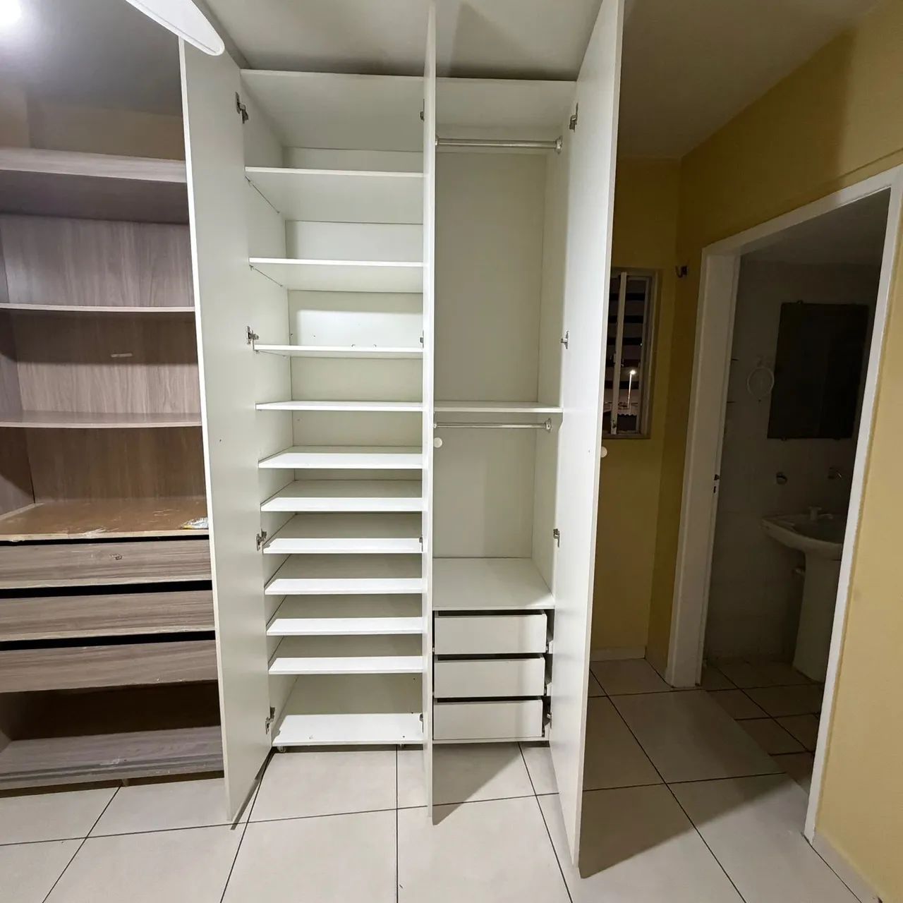 Guarda roupa e sapateira 