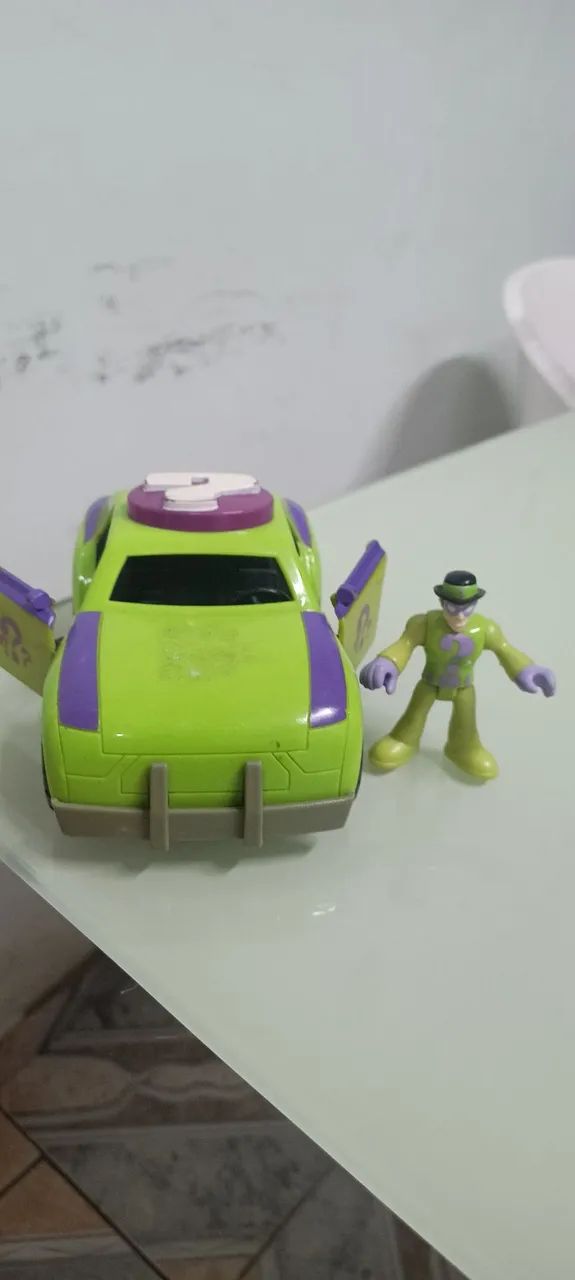 Carro e boneco Charada