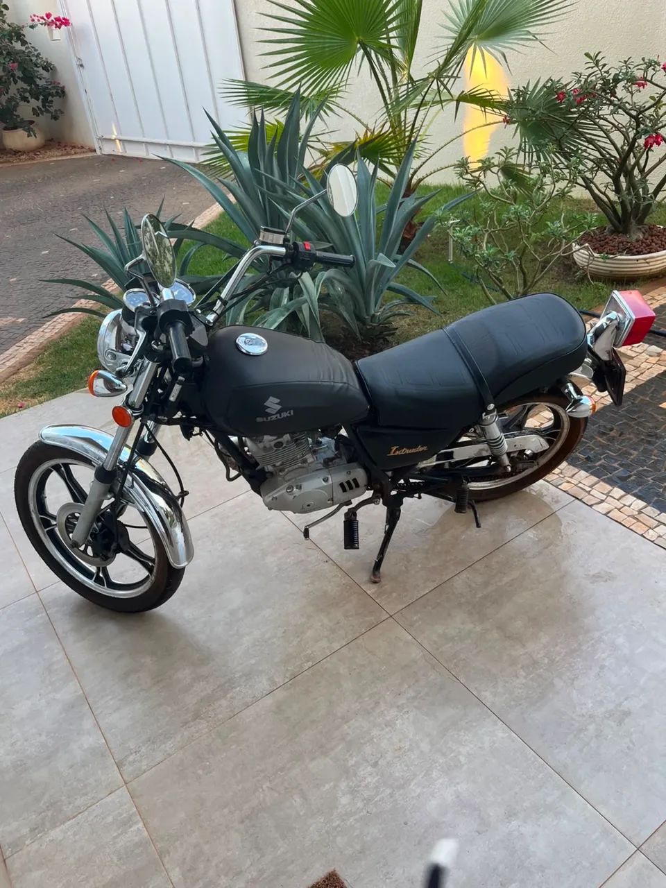 Suzuki Intruder 125 - Foto 3
